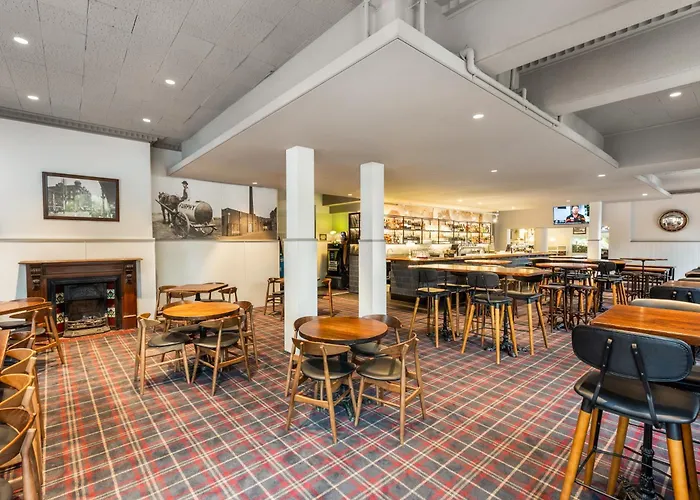 College Lawn Hotel Melbourne